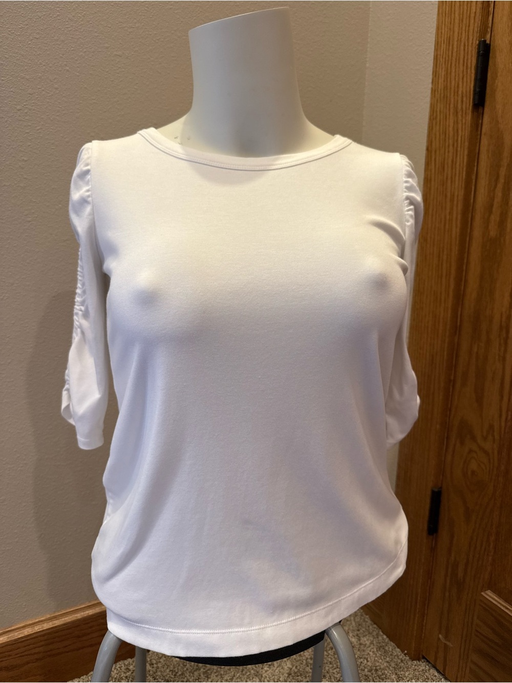 Lilly Pulitzer White Short Sleeve Ruched Shoulder Tee